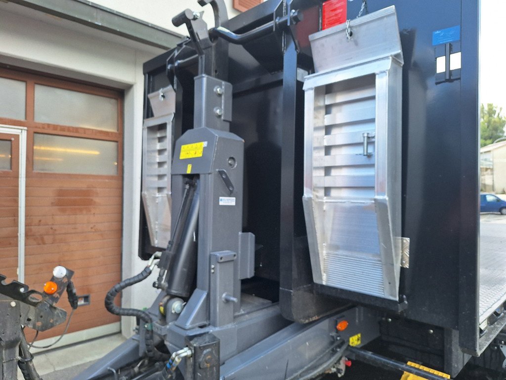 Kipper des Typs Metaltech PH 16, Ausstellungsmaschine in Chur (Bild 4)