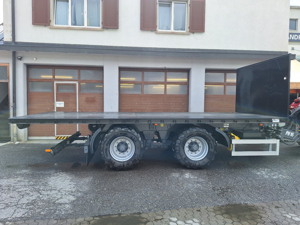 Kipper des Typs Metaltech PH 16, Ausstellungsmaschine in Chur (Bild 3)