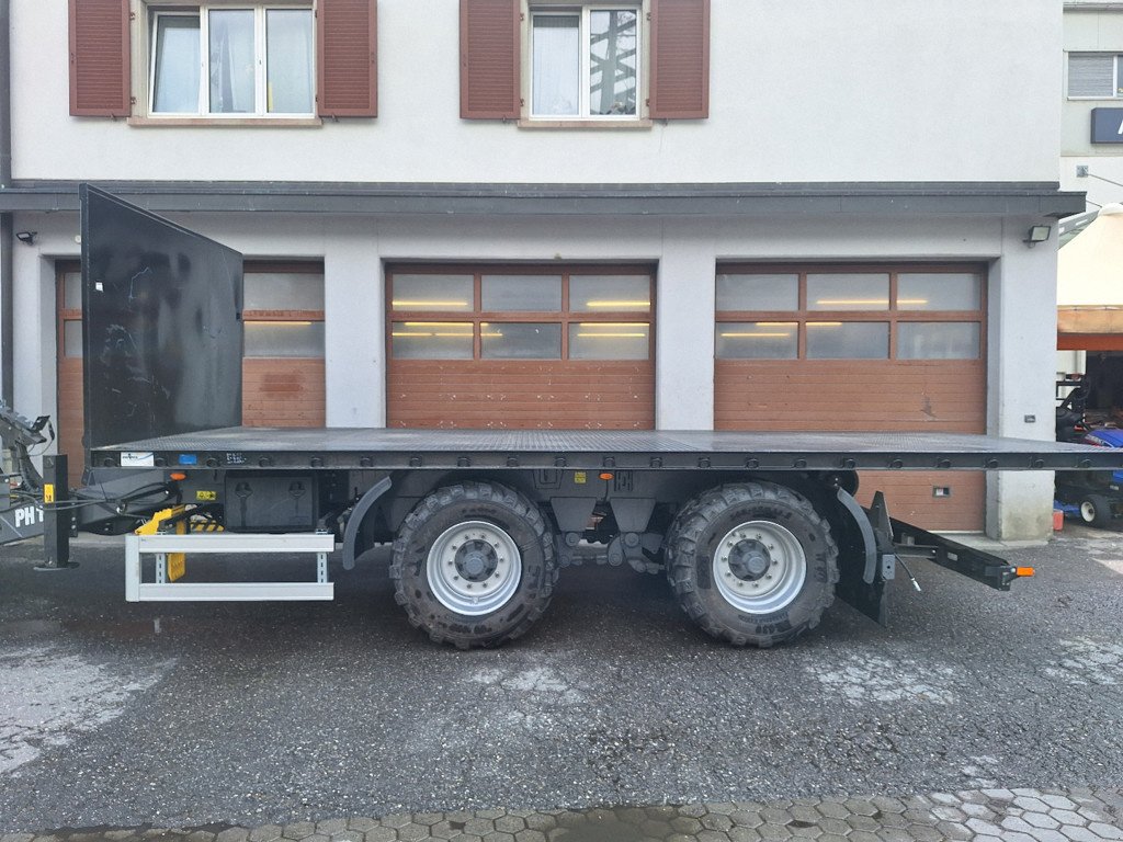 Kipper des Typs Metaltech PH 16, Ausstellungsmaschine in Chur (Bild 5)