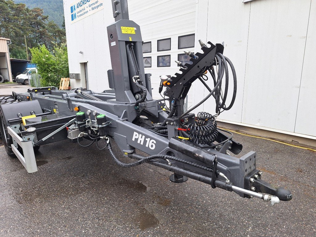 Kipper des Typs Metaltech PH 16, Ausstellungsmaschine in Chur (Bild 3)