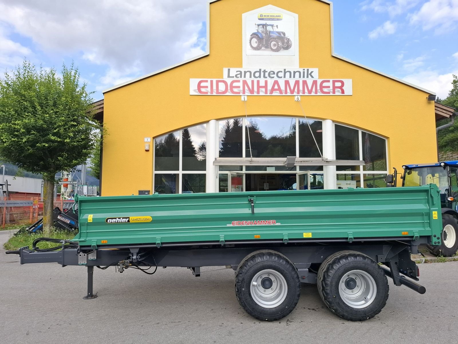 Kipper des Typs Oehler Tandem 3 Seitenkipper TDK  130 Niederbauweise, Neumaschine in Burgkirchen (Bild 2)