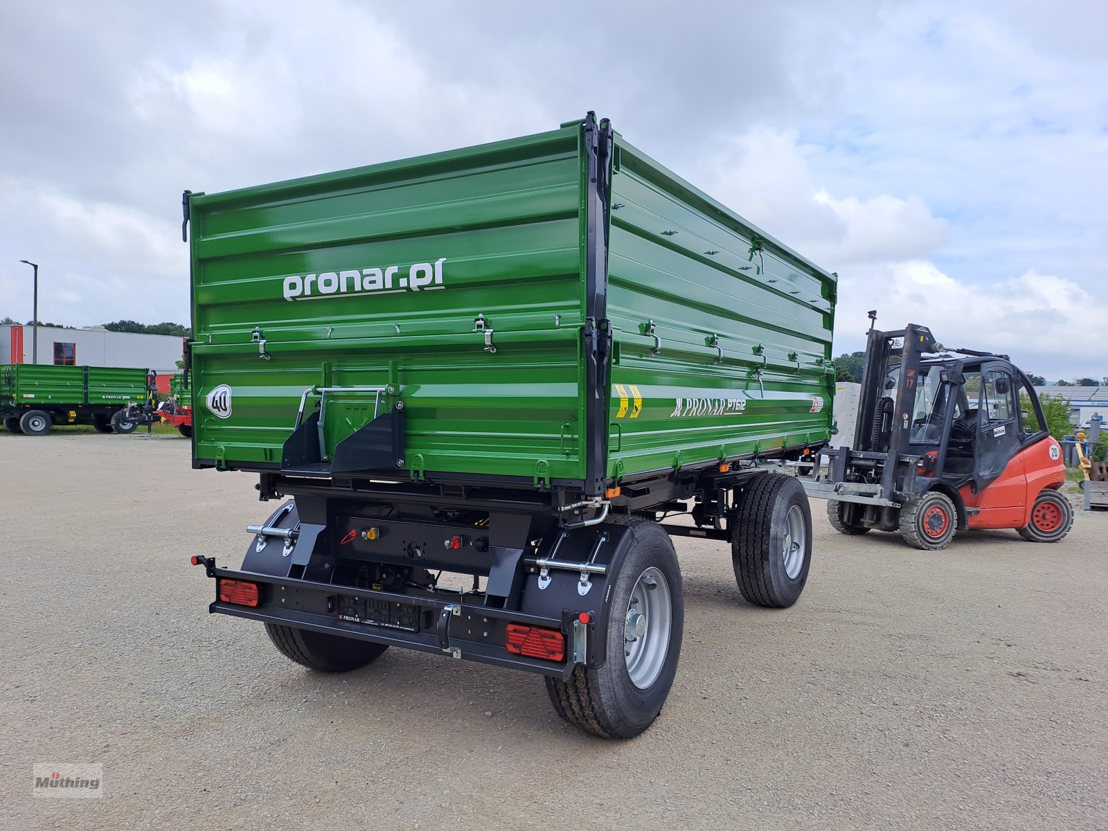 Kipper des Typs PRONAR PT 612, Neumaschine in Neumarkt (Bild 3)