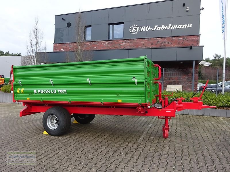 Kipper typu PRONAR T 671, (7,4 to. z.GG.) Auflaufbremse, Baujahr 2022, Ein-Achs-Dreiseitenkipper, Einachskipper, Kipperanhänger, Einachser Kipper, Landwirtschaftlicher Kipper, Gebrauchtmaschine w Itterbeck (Zdjęcie 3)