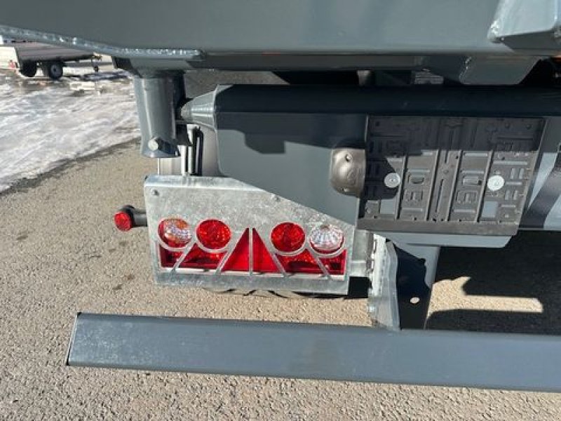 Kipper des Typs Pühringer Tandem-Dreiseitenkipper 5225T 21to 5,2x2,4/2,48m, Neumaschine in Tamsweg (Bild 11)