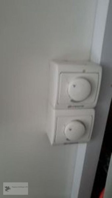 Kipper of the type Sonstige FABRYKA B3500 Verkaufsanhänger Eiswagen Softeis Waffeln 1. Hand, Gebrauchtmaschine in Gevelsberg (Picture 14)