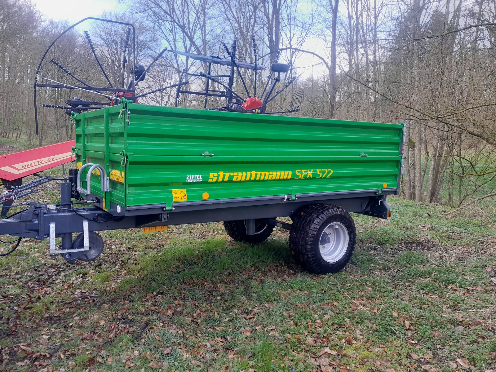 Kipper des Typs Strautmann SEK 572, Neumaschine in Creglingen (Bild 1)