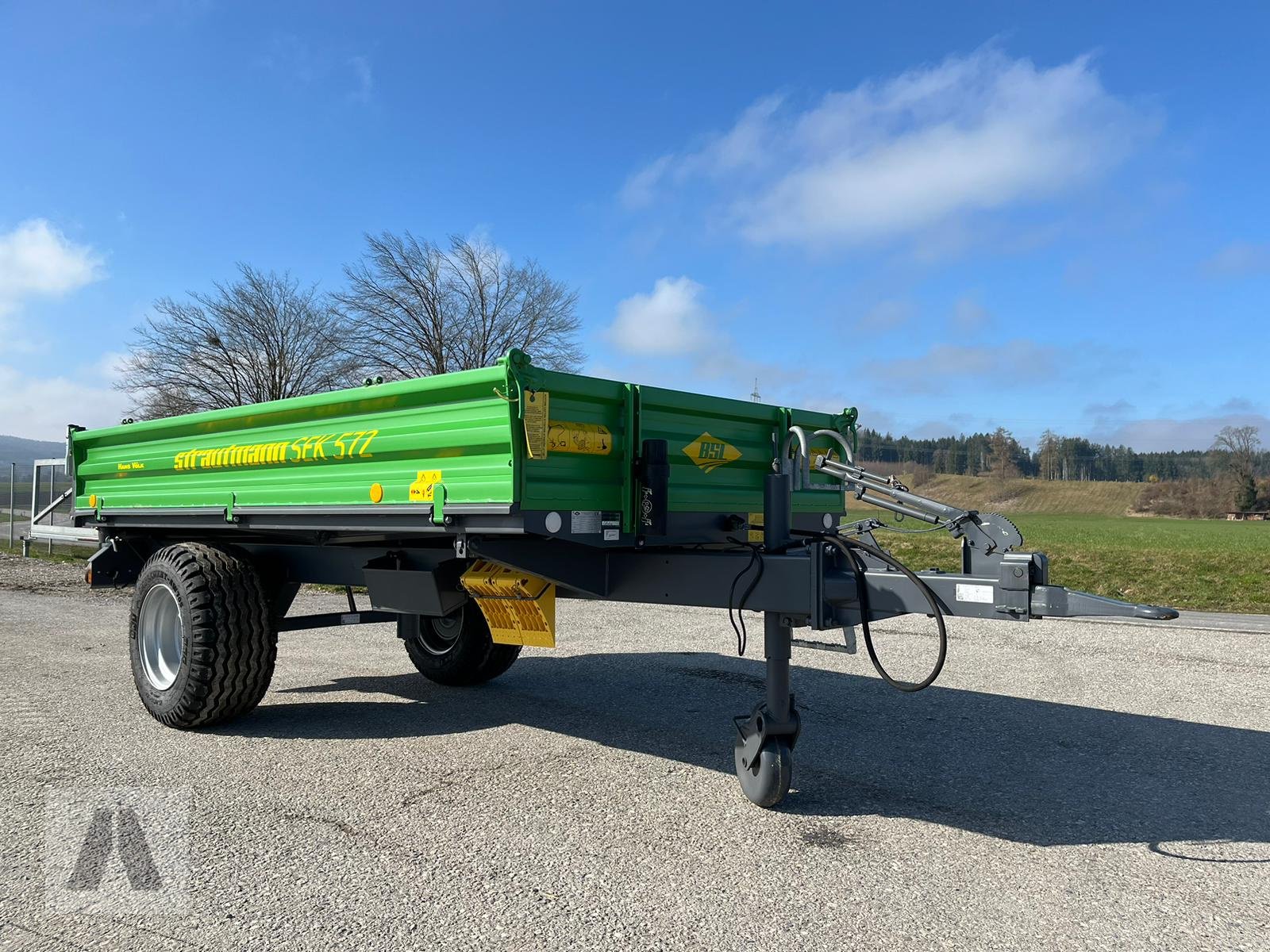 Kipper des Typs Strautmann SEK 572, Neumaschine in Antdorf (Bild 1)