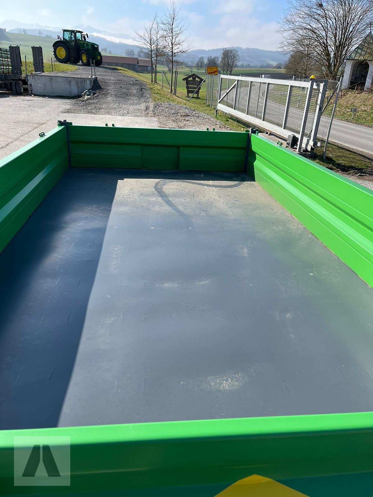 Kipper des Typs Strautmann SEK 572, Neumaschine in Antdorf (Bild 2)