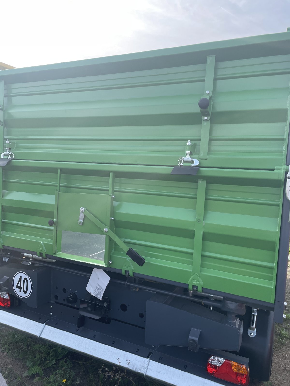 Kipper des Typs Strautmann STK 802, Neumaschine in Nittenau (Bild 3)