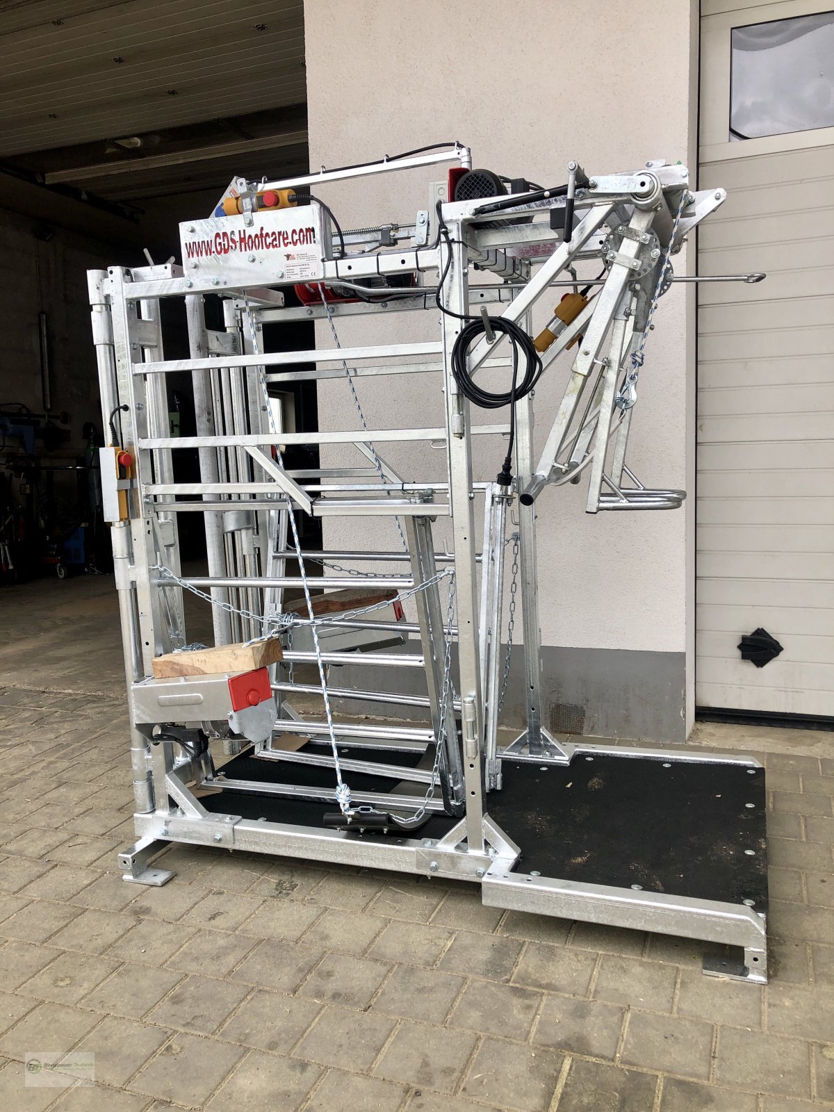 Klauenpflegestand des Typs GDS Hoofcare GDS Hoofcare GDS-E Box elektrischer Klauenpflegestand Klauenstand Klauenpflege Klauenpflegestand Behandlungsstand Rinder, Neumaschine in Kötzting (Bild 2)