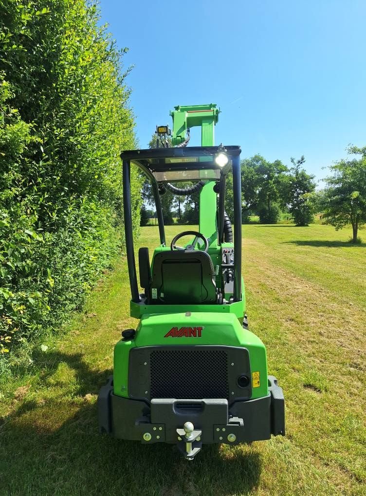 Knickgelenkte Baggerlader van het type Avant 423 TDL, Gebrauchtmaschine in Wenum Wiesel (Foto 3)