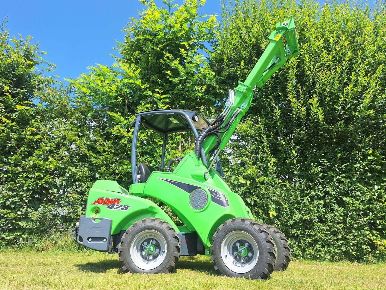 Knickgelenkte Baggerlader van het type Avant 423 TDL, Gebrauchtmaschine in Wenum Wiesel (Foto 2)