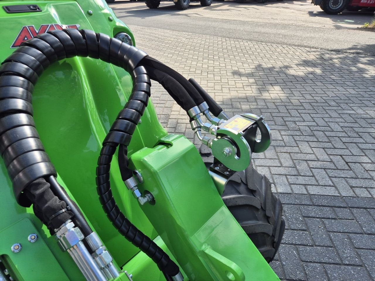 Knickgelenkte Baggerlader typu Avant 735i, Gebrauchtmaschine w Lunteren (Zdjęcie 9)