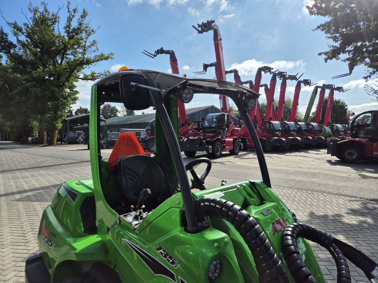 Knickgelenkte Baggerlader typu Avant 735i, Gebrauchtmaschine w Lunteren (Zdjęcie 8)