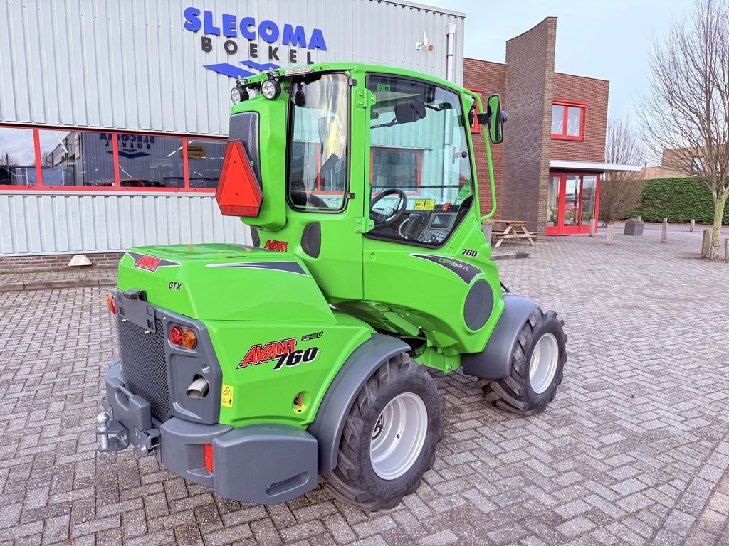 Knickgelenkte Baggerlader des Typs Avant 760i GTX met Cabine, Neumaschine in BOEKEL (Bild 2)