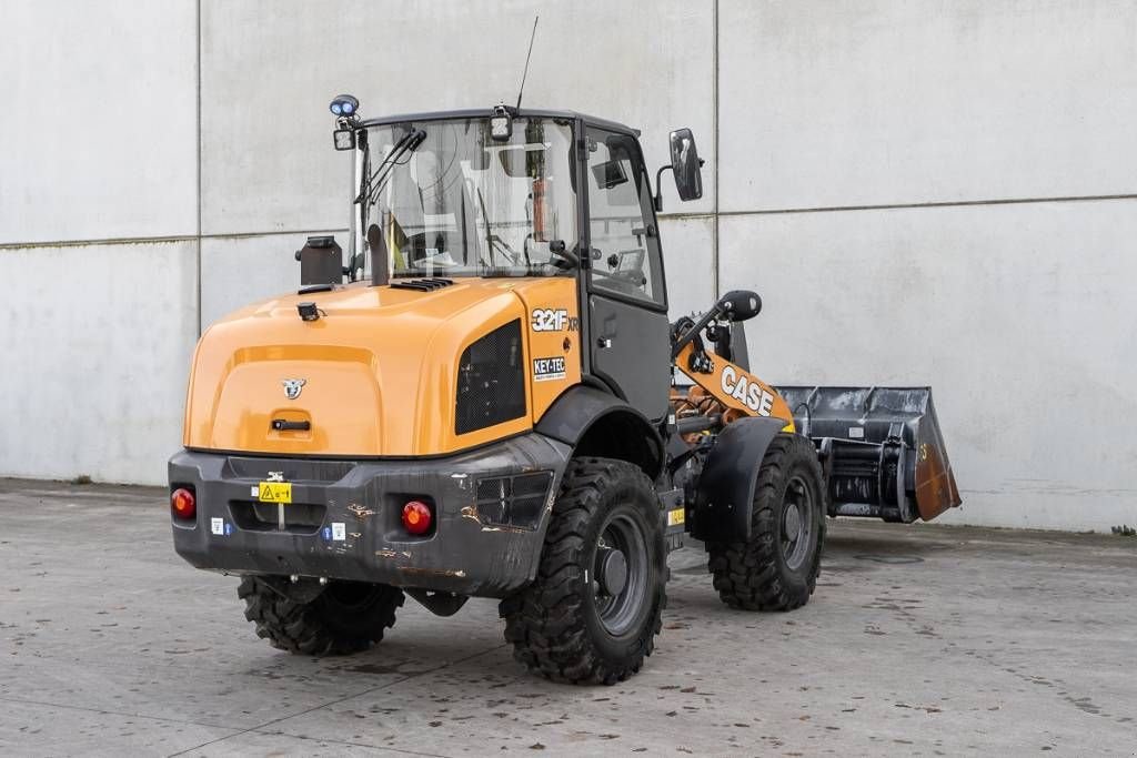 Knickgelenkte Baggerlader typu Case 321 F, Gebrauchtmaschine w Moerbeke (Zdjęcie 5)