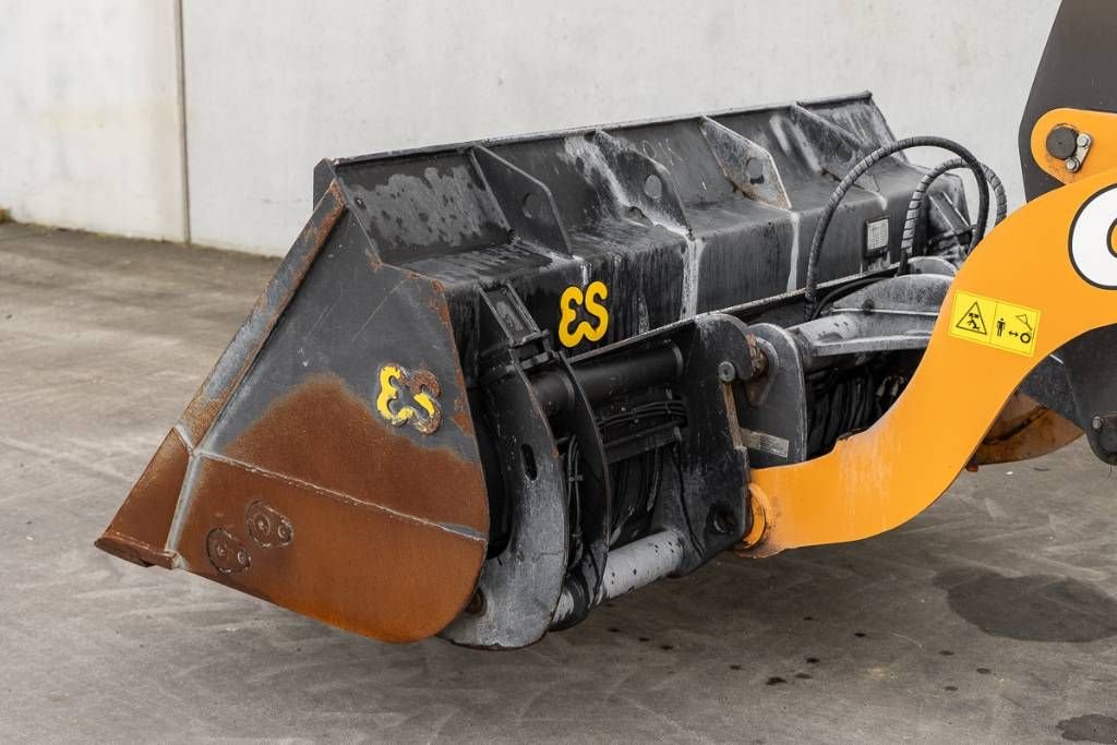 Knickgelenkte Baggerlader typu Case 321 F, Gebrauchtmaschine w Moerbeke (Zdjęcie 10)