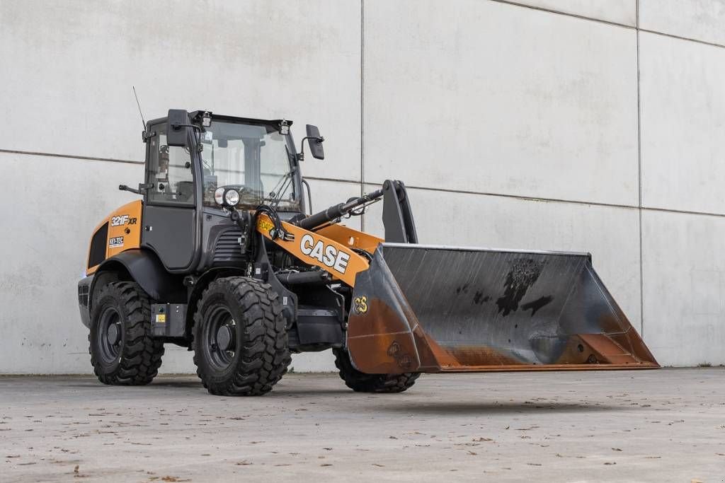 Knickgelenkte Baggerlader typu Case 321 F, Gebrauchtmaschine w Moerbeke (Zdjęcie 3)