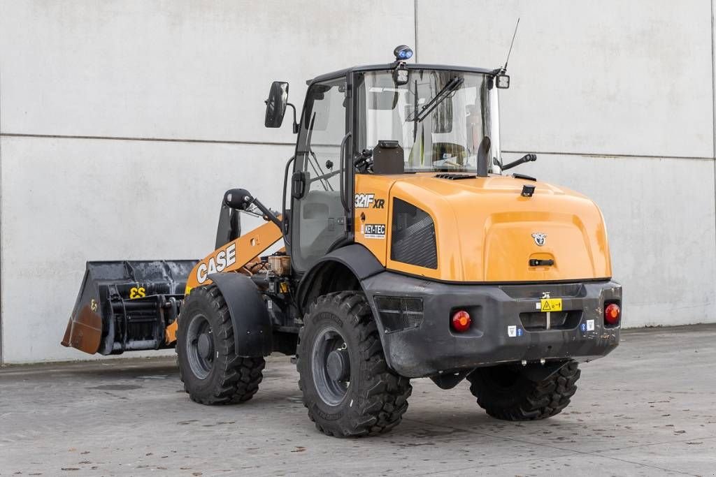 Knickgelenkte Baggerlader typu Case 321 F, Gebrauchtmaschine w Moerbeke (Zdjęcie 8)