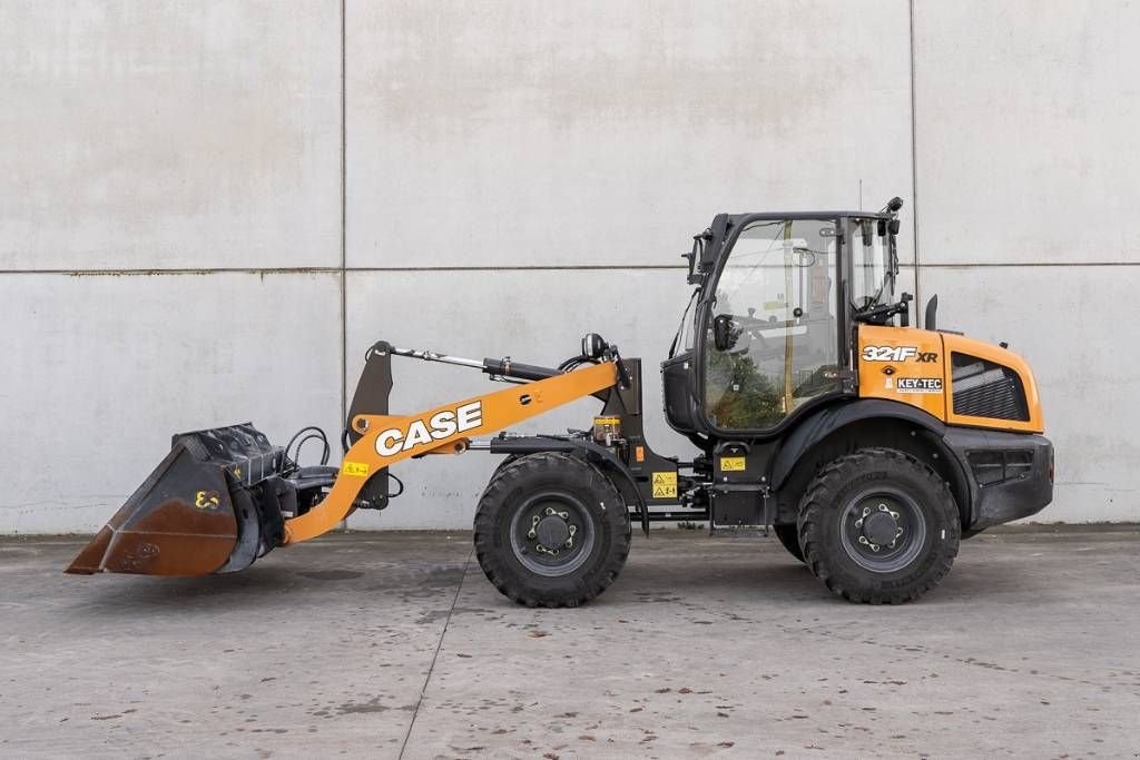 Knickgelenkte Baggerlader typu Case 321 F, Gebrauchtmaschine w Moerbeke (Zdjęcie 4)