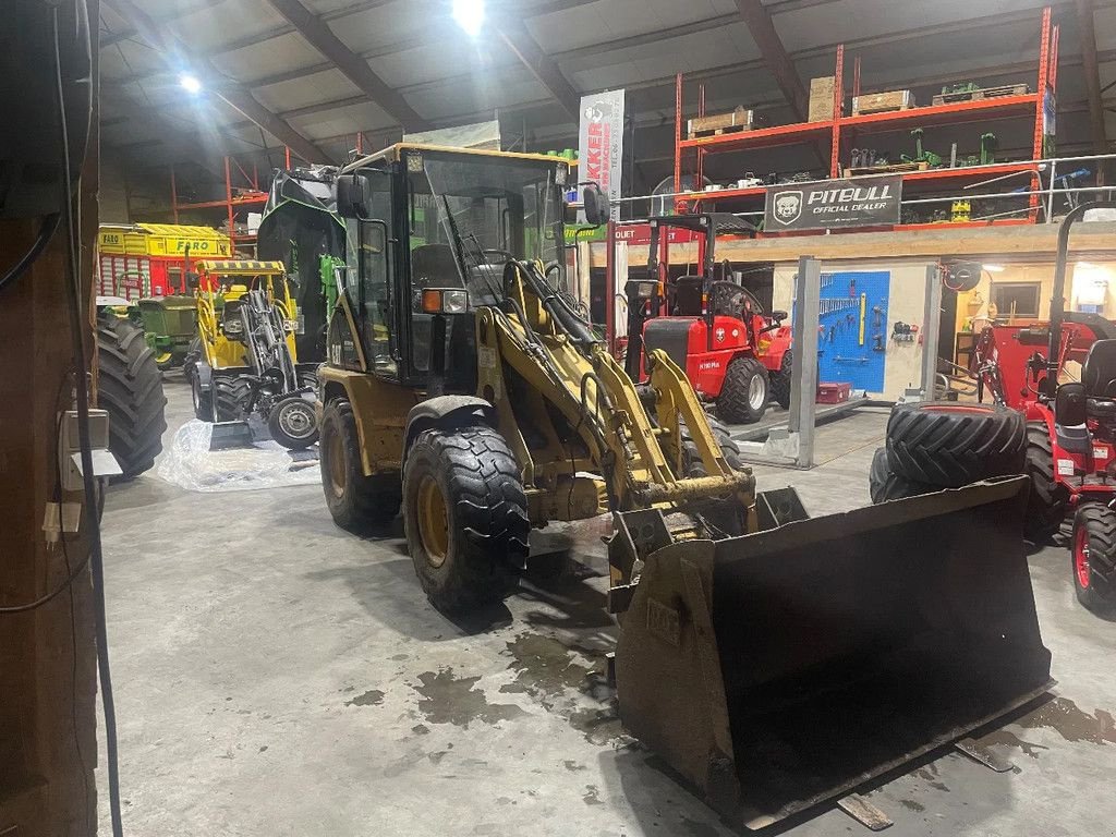 Knickgelenkte Baggerlader a típus Caterpillar 906, Gebrauchtmaschine ekkor: Vriezenveen (Kép 1)