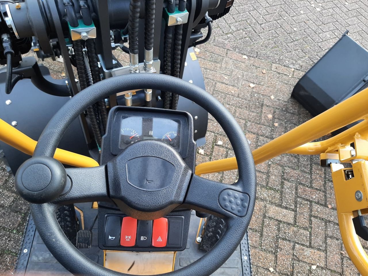 Knickgelenkte Baggerlader of the type Eurotrac W11-M, Neumaschine in Hardegarijp (Picture 9)