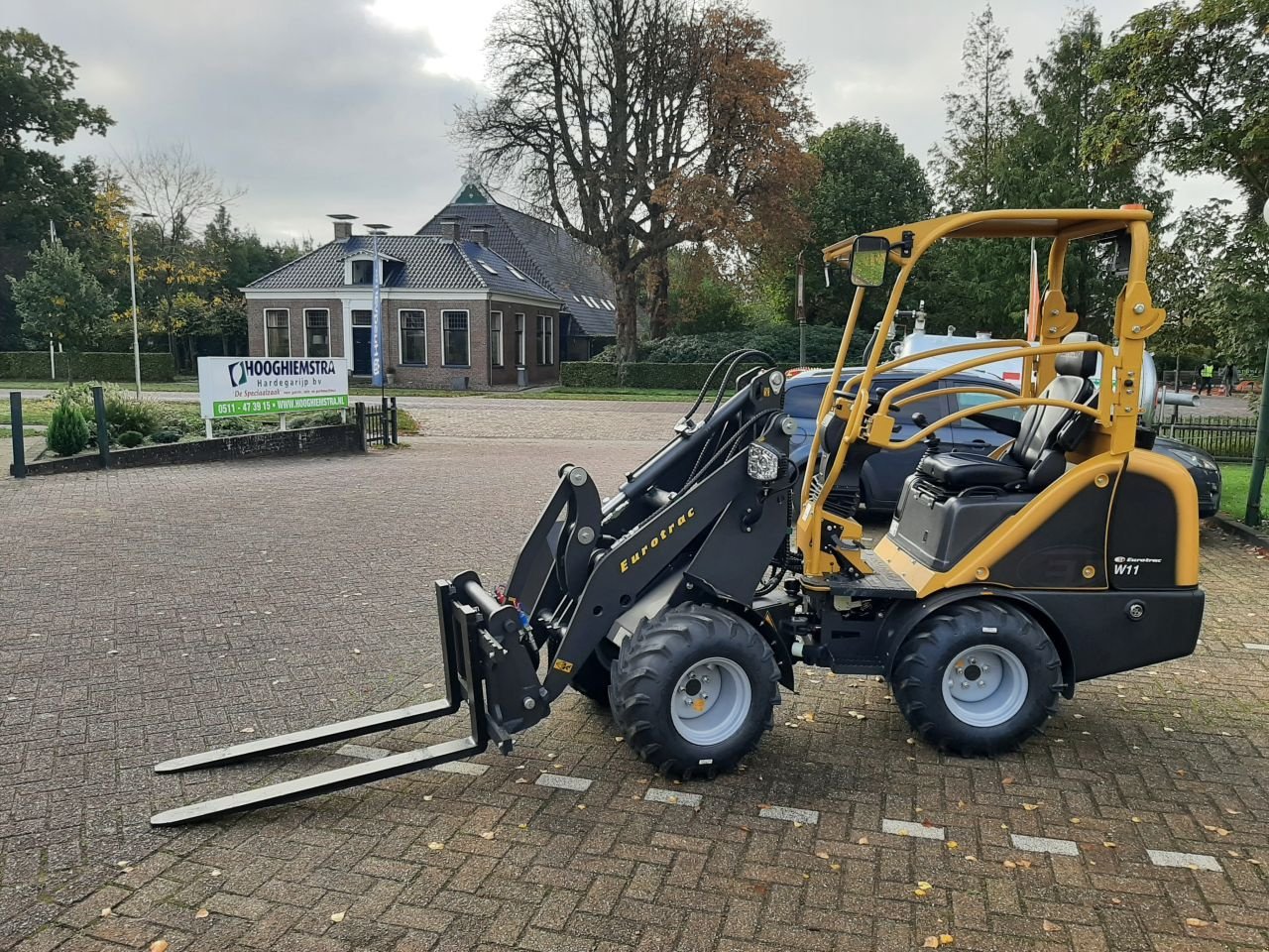 Knickgelenkte Baggerlader of the type Eurotrac W11-M, Neumaschine in Hardegarijp (Picture 4)
