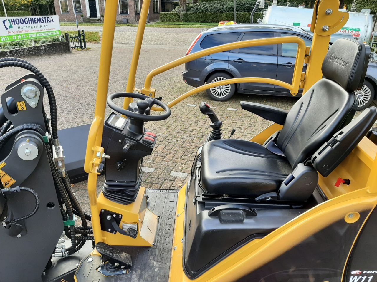 Knickgelenkte Baggerlader of the type Eurotrac W11-M, Neumaschine in Hardegarijp (Picture 8)