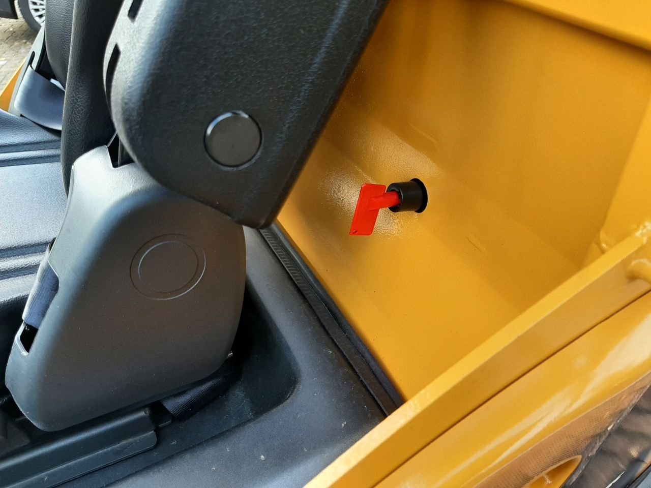 Knickgelenkte Baggerlader of the type Eurotrac W11-M, Neumaschine in Hardegarijp (Picture 11)