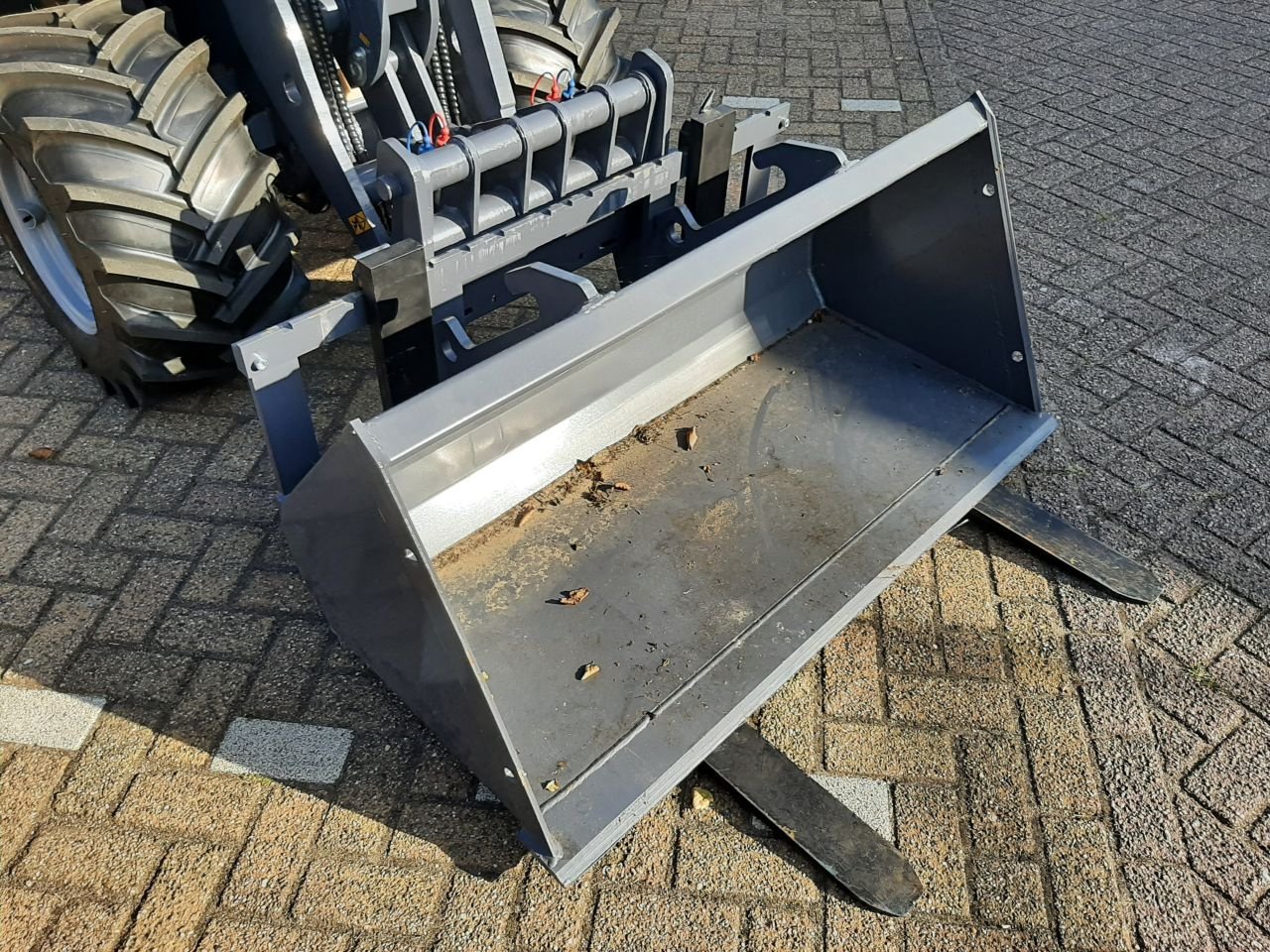 Knickgelenkte Baggerlader van het type Eurotrac W12 MS, Gebrauchtmaschine in Hardegarijp (Foto 2)