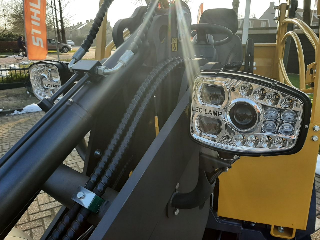 Knickgelenkte Baggerlader van het type Eurotrac W12 MS, Neumaschine in Hardegarijp (Foto 8)