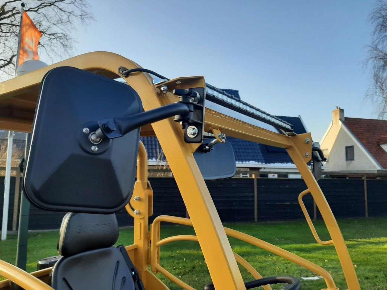 Knickgelenkte Baggerlader van het type Eurotrac W12 MS, Neumaschine in Hardegarijp (Foto 9)