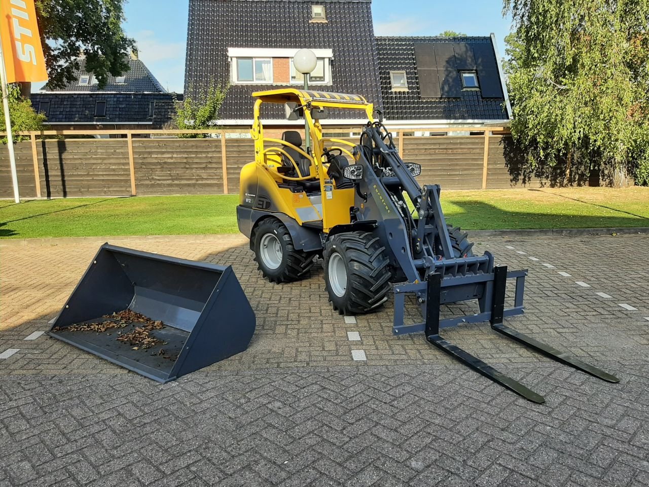 Knickgelenkte Baggerlader типа Eurotrac W12 S, Gebrauchtmaschine в Hardegarijp (Фотография 1)