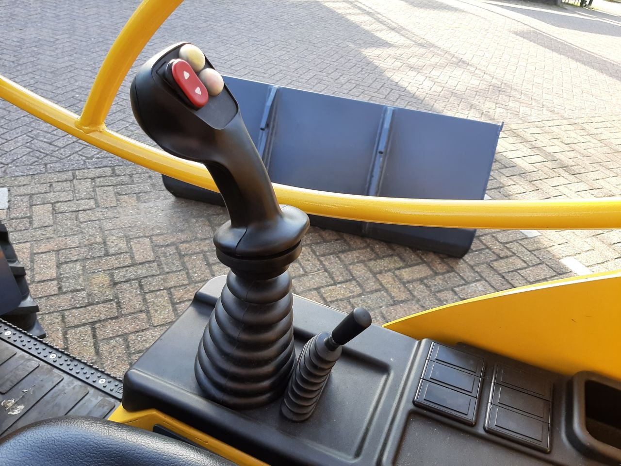 Knickgelenkte Baggerlader типа Eurotrac W12 S, Gebrauchtmaschine в Hardegarijp (Фотография 11)