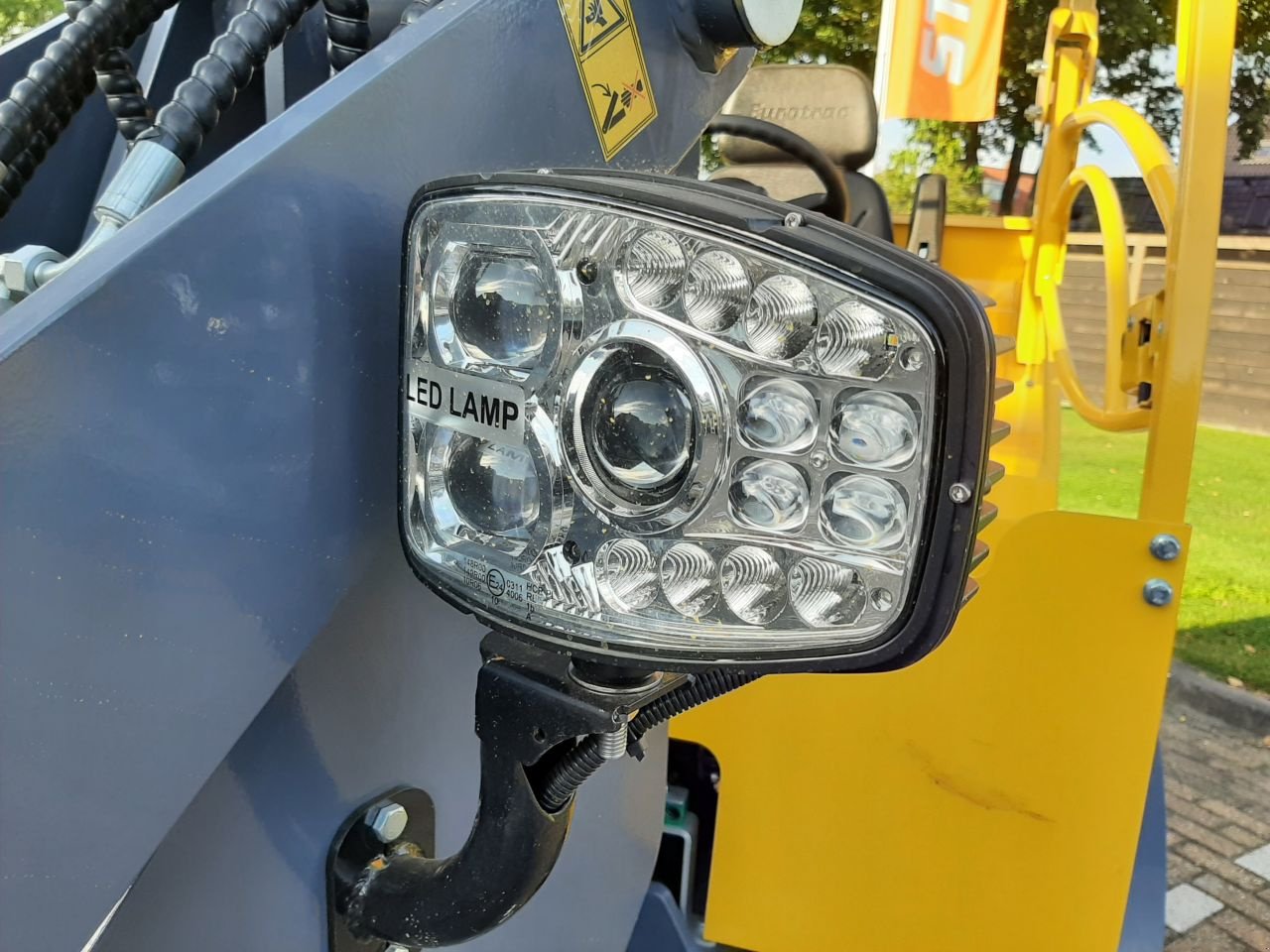 Knickgelenkte Baggerlader типа Eurotrac W12 S, Gebrauchtmaschine в Hardegarijp (Фотография 8)