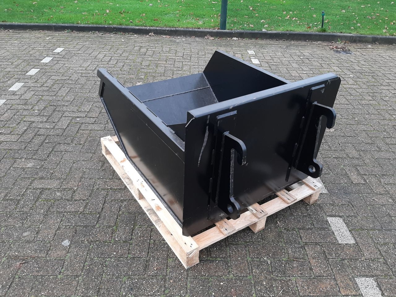 Knickgelenkte Baggerlader типа HSM Paardenmestbak / Uitmestbak, Neumaschine в Hardegarijp (Фотография 2)