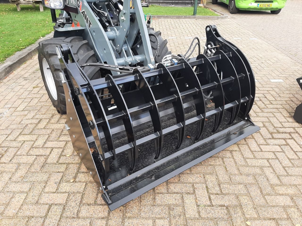 Knickgelenkte Baggerlader van het type HSM Puinbak met bovenklem 1.70m, Neumaschine in Hardegarijp (Foto 1)