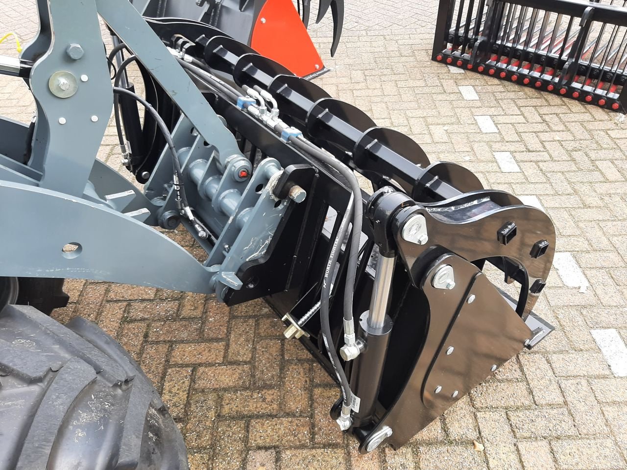 Knickgelenkte Baggerlader van het type HSM Puinbak met bovenklem 1.70m, Neumaschine in Hardegarijp (Foto 4)