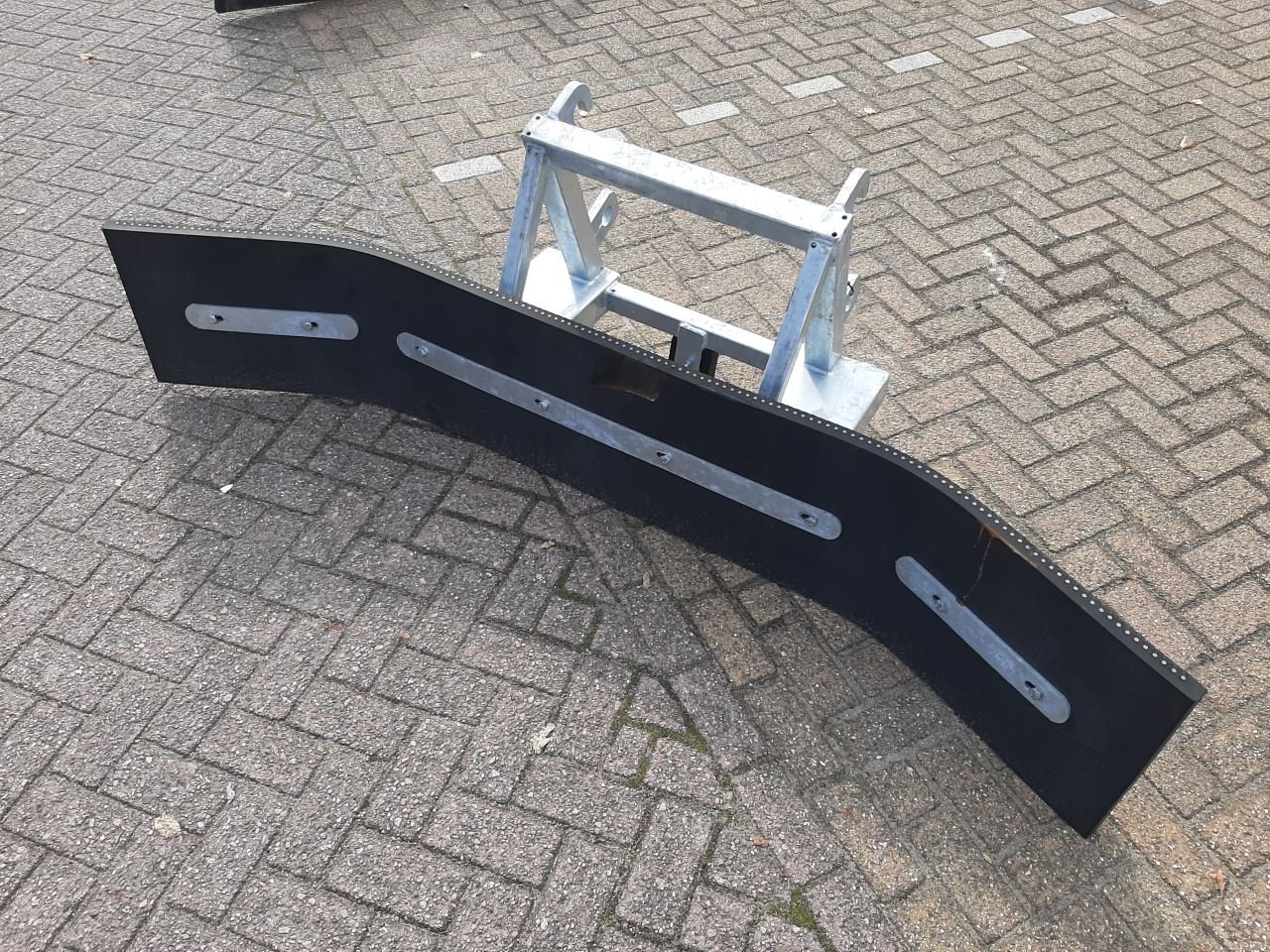 Knickgelenkte Baggerlader van het type HSM Rubberschuif 2.10m, Neumaschine in Hardegarijp (Foto 1)