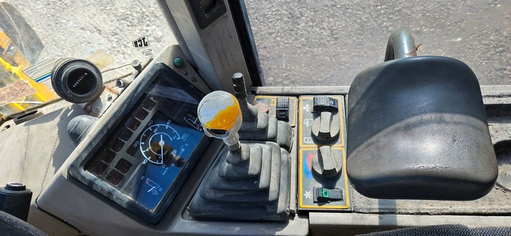 Knickgelenkte Baggerlader типа JCB 411 loader, Gebrauchtmaschine в Scharsterbrug (Фотография 8)