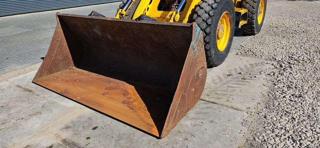 Knickgelenkte Baggerlader типа JCB 411 loader, Gebrauchtmaschine в Scharsterbrug (Фотография 9)