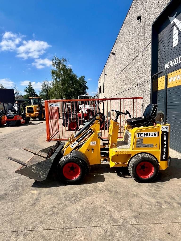 Knickgelenkte Baggerlader типа Knikmops KM 100, Gebrauchtmaschine в Booischot (Фотография 5)