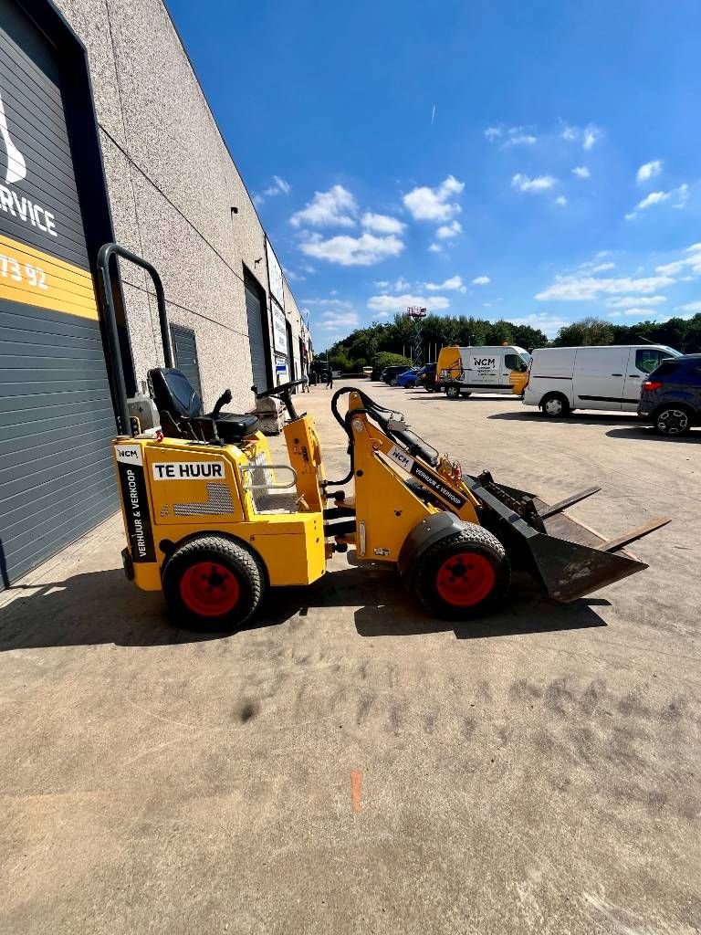 Knickgelenkte Baggerlader типа Knikmops KM 100, Gebrauchtmaschine в Booischot (Фотография 1)