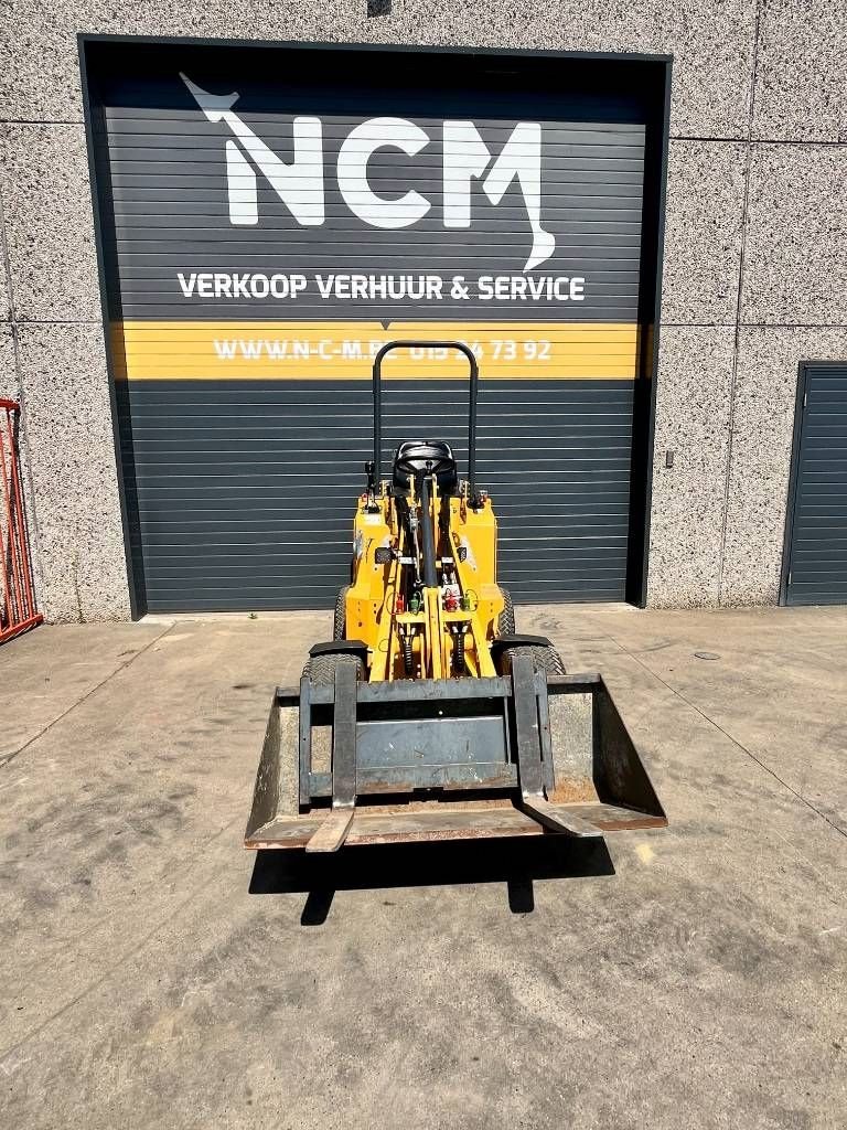 Knickgelenkte Baggerlader типа Knikmops KM 100, Gebrauchtmaschine в Booischot (Фотография 3)