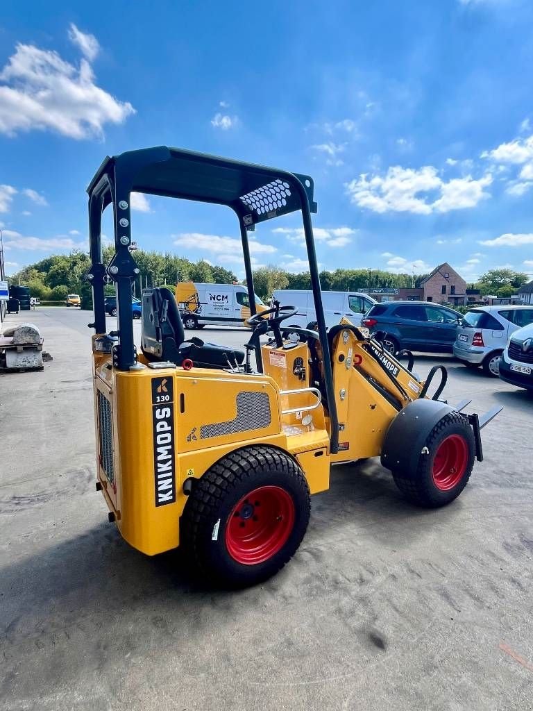 Knickgelenkte Baggerlader a típus Knikmops KM 130 TELE, Neumaschine ekkor: Booischot (Kép 5)