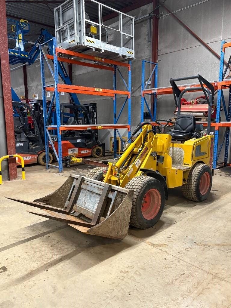 Knickgelenkte Baggerlader of the type Knikmops KM 130, Gebrauchtmaschine in Booischot (Picture 2)