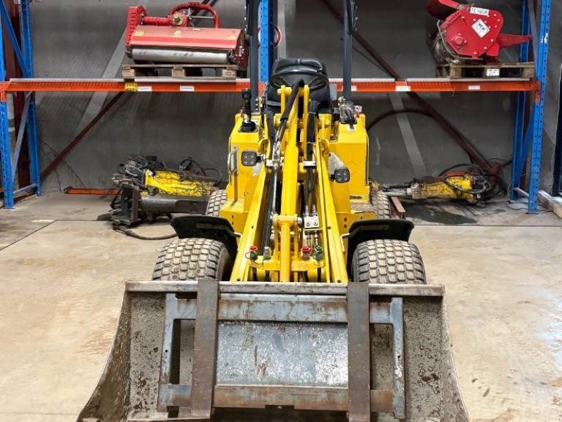 Knickgelenkte Baggerlader van het type Knikmops KM 130, Gebrauchtmaschine in Booischot (Foto 1)