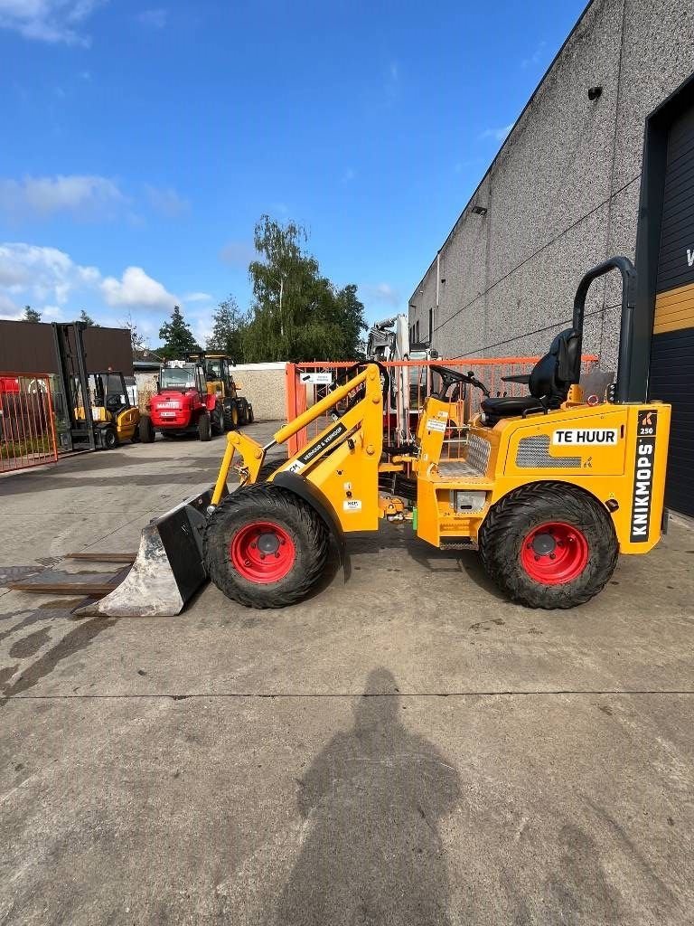 Knickgelenkte Baggerlader of the type Knikmops KM 250, Gebrauchtmaschine in Booischot (Picture 3)