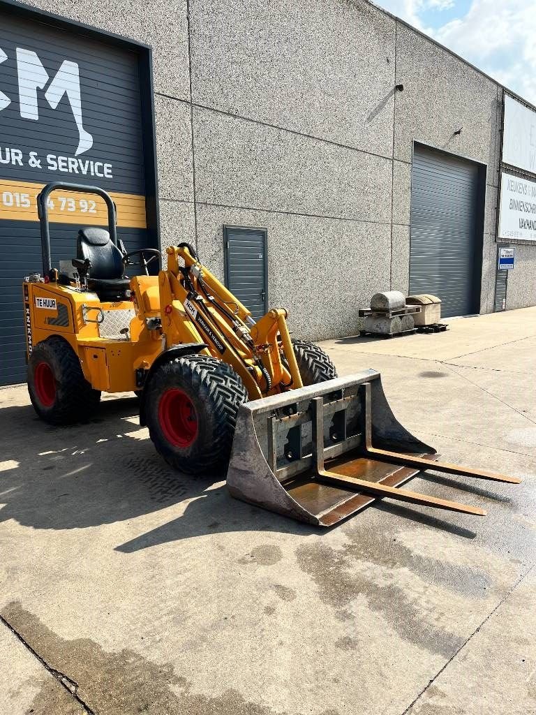 Knickgelenkte Baggerlader of the type Knikmops KM 250, Gebrauchtmaschine in Booischot (Picture 1)