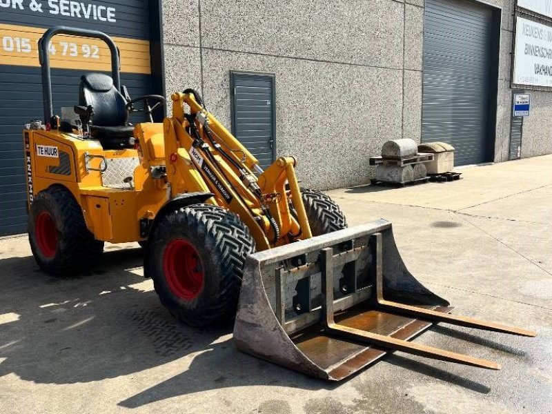 Knickgelenkte Baggerlader des Typs Knikmops KM 250, Gebrauchtmaschine in Booischot (Bild 1)